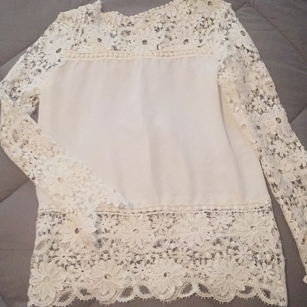Lace detailed top